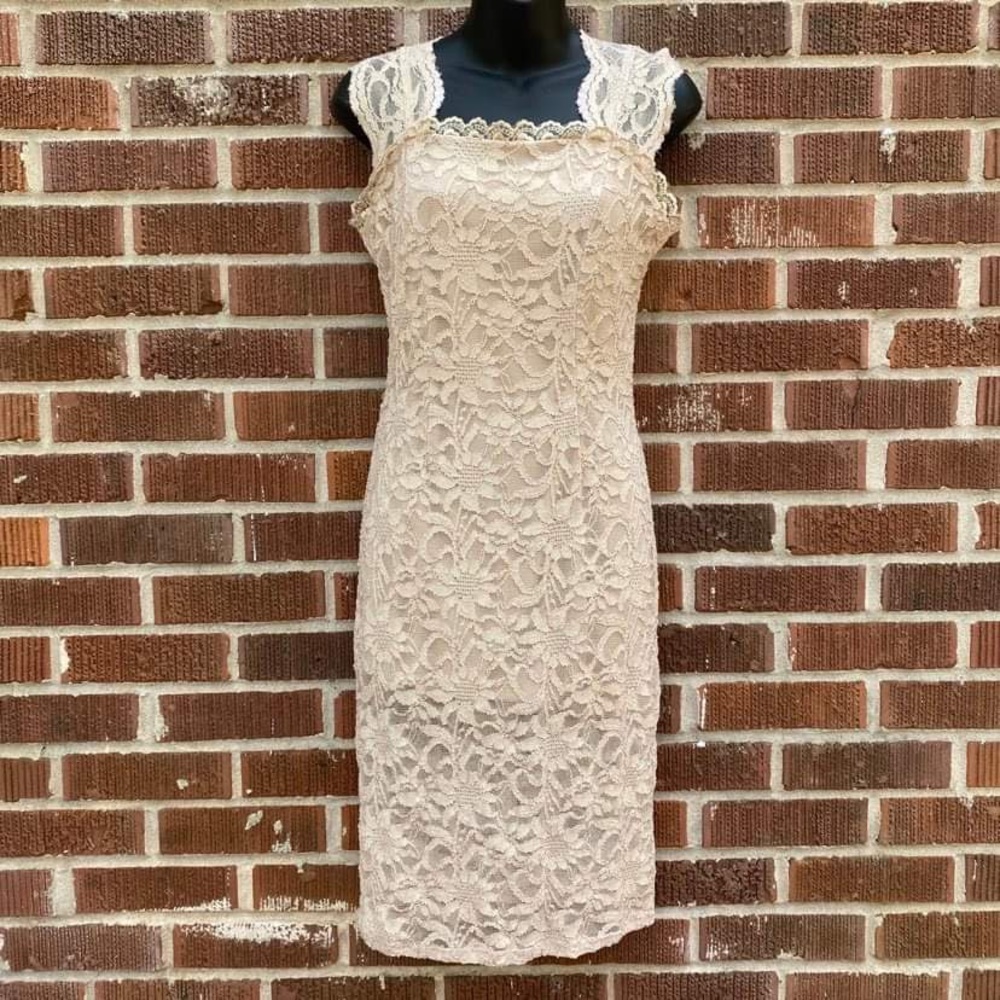 Frank Lyman cream cocktail Bodycon dress with lace overlay fully lined size 6